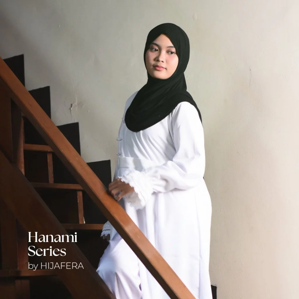 Hanami Slit Set – Elegant Oriental Modest One Set with Lace Cuffs | Hijafera